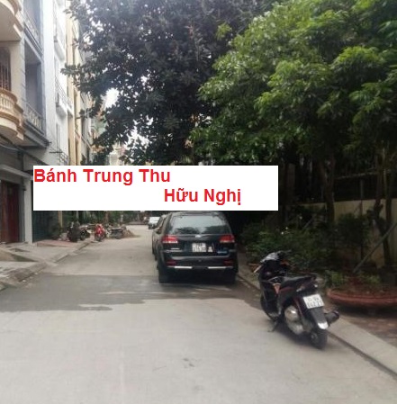 Cua hang banh trung thu huu nghi gan pho dich vong hau