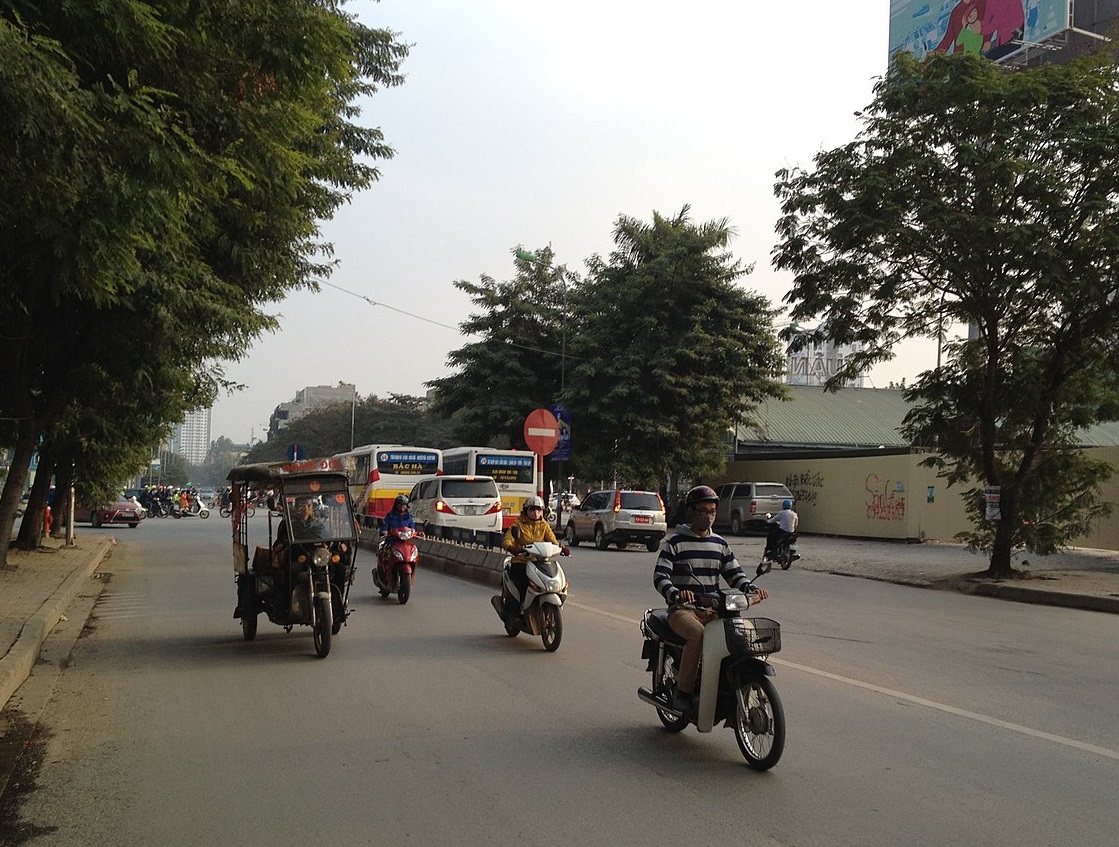 Cua hang banh trung thu huu nghi gan pho hoang minh giam