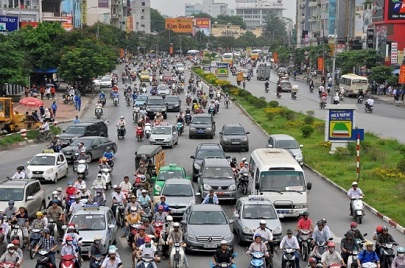 Cua hang banh trung thu huu nghi tren pho ho tung mau