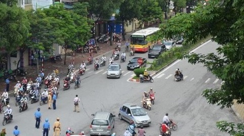 dai ly banh trung thu huu nghi tren pho tran dang ninh